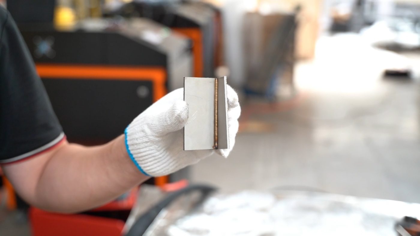 How to operate the laser welding machine correctly